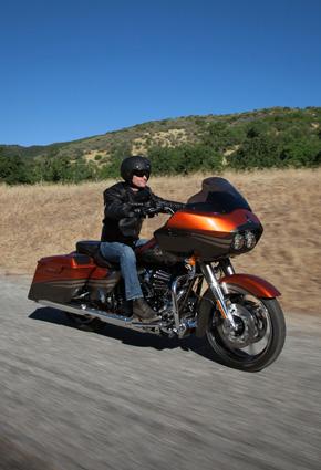هارلي دايفيدسون تطرح دراجة CVO Road Glide